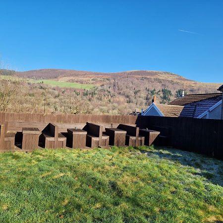 Flat 2, Modern Studio Apartment, Tynte Hotel, Mountain Ash Quakers Yard ภายนอก รูปภาพ